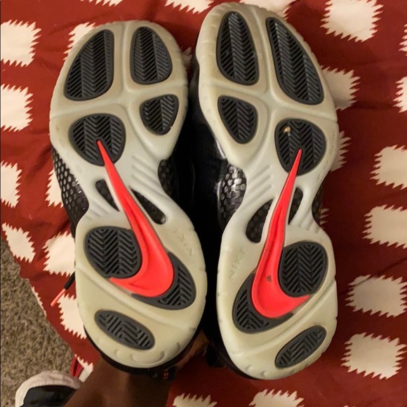Yeezy Foamposite (Glow in the dark bottoms ) main image 5